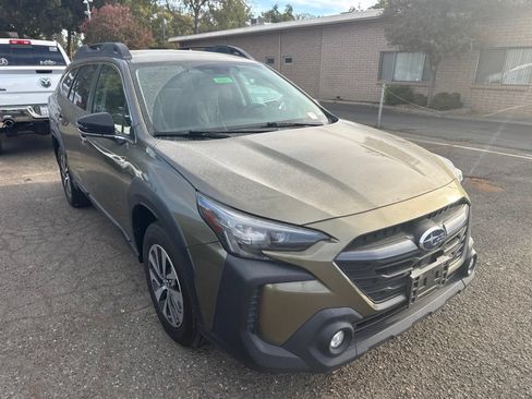 Used 2024 Subaru Outback Premium AWD/4WD image 4