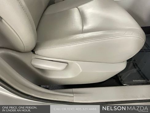 Used 2013 Toyota Highlander SE FWD image 28