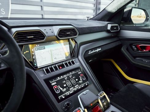 Used 2024 Lamborghini Urus Performante image 71
