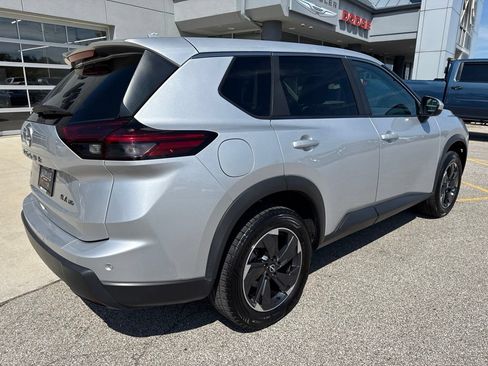 Used 2024 Nissan Rogue SV AWD/4WD image 5