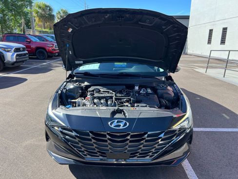Used 2023 Hyundai Elantra Limited image 16