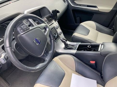 Used 2017 Volvo XC60 T5 Dynamic w/ Preferred Option Package FWD image 3
