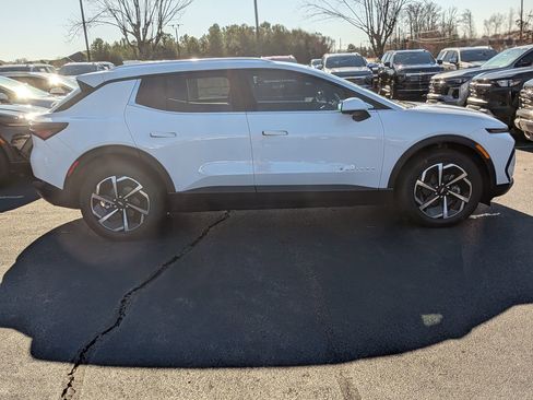 New 2026 Chevrolet Equinox EV LT image 9