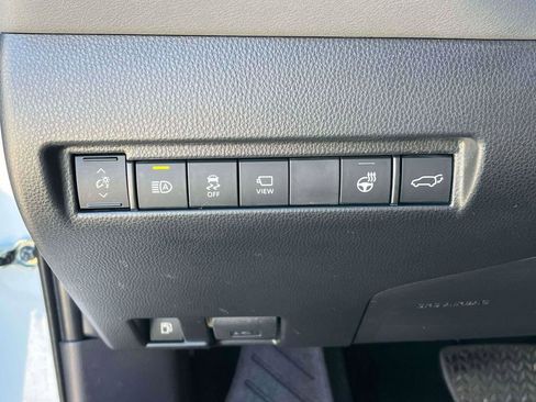 Used 2023 Toyota Venza Limited AWD/4WD image 18