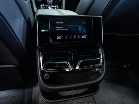 Used 2020 Bentley Flying Spur W12 image 62