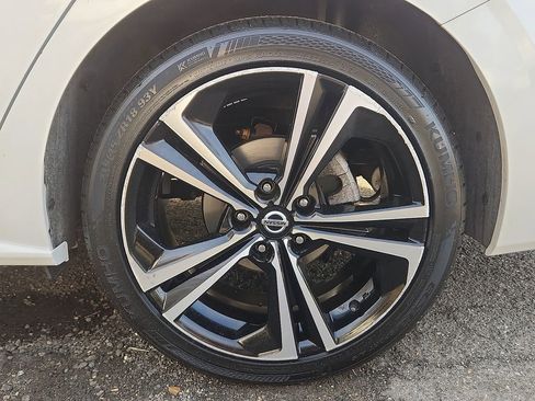 Used 2020 Nissan Sentra SR w/ Lighting Package FWD image 8