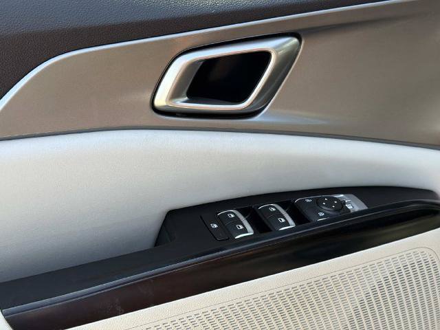 Used 2023 Kia Carnival LX FWD image 22