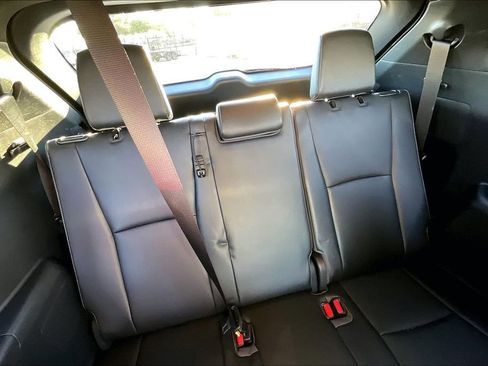 Used 2023 Toyota Highlander L image 34