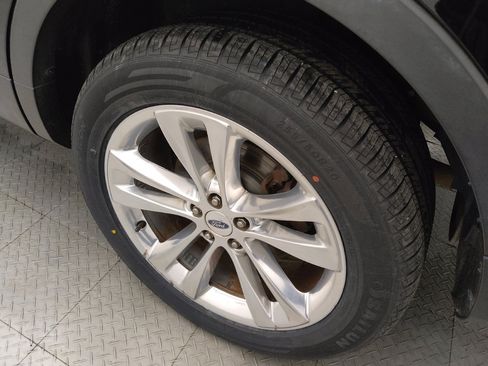 Used 2018 Ford Explorer XLT w/ Equipment Group 202A image 31