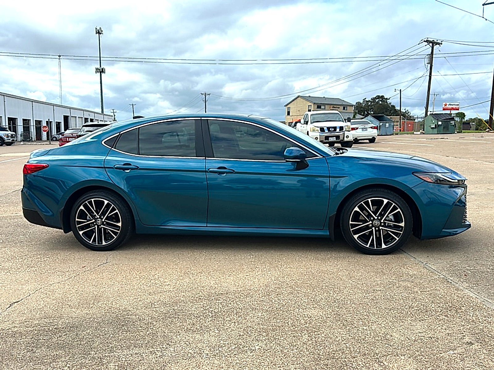 Used 2025 Toyota Camry XLE w/ Premium Package FWD image 9