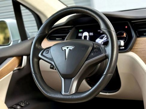 Used 2018 Tesla Model X 100D image 12