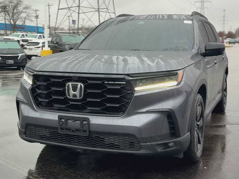 Used 2025 Honda Pilot Black Edition image 7