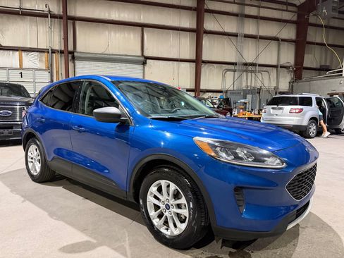 Used 2022 Ford Escape SE FWD image 2