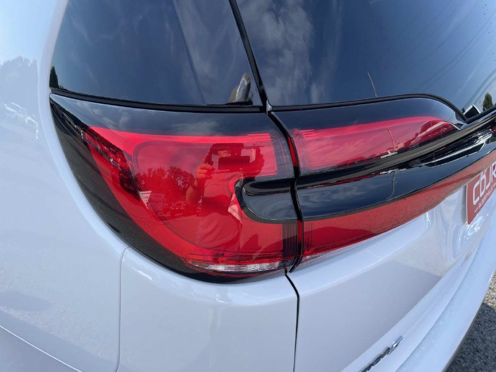 Used 2025 Chrysler Pacifica Limited FWD image 15