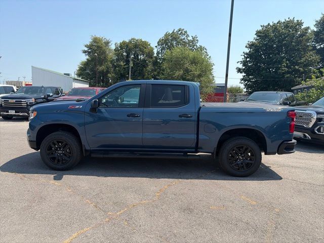 Used 2024 Chevrolet Silverado 1500 LT Trail Boss w/ Convenience Package II AWD/4WD image 3