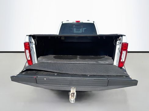 Used 2022 Ford F250 Lariat w/ Black Appearance Package image 12