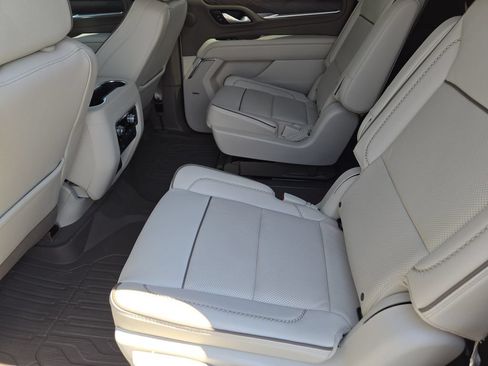 Used 2024 GMC Yukon XL Denali AWD/4WD image 31