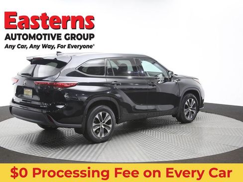 Used 2021 Toyota Highlander XLE AWD/4WD image 43