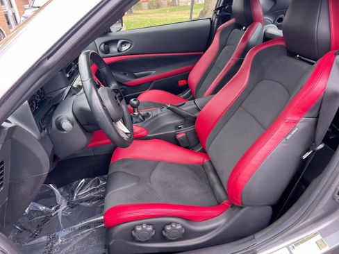 Used 2024 Nissan Z Performance w/ Floor Mat Package image 13