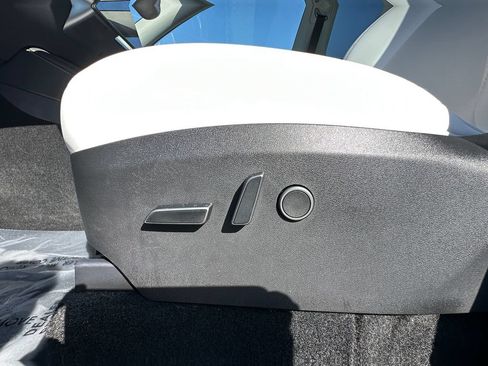 Used 2023 Tesla Model Y Long Range AWD/4WD image 18