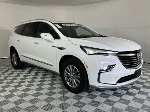 Used 2024 Buick Enclave Premium AWD/4WD image 2