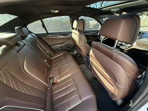 Used 2020 BMW 530i xDrive w/ M Sport Package image 39