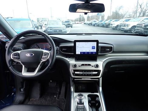 Used 2022 Ford Explorer XLT w/ Equipment Group 202A image 12