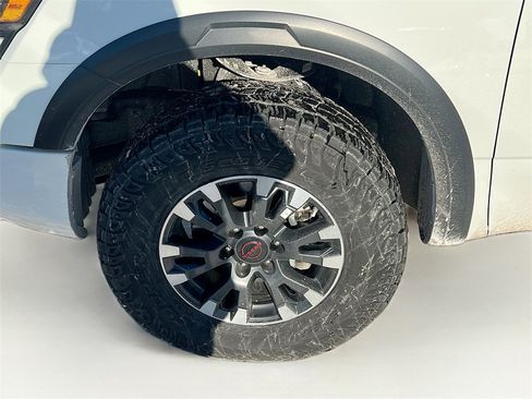 Used 2023 Nissan Titan PRO-4X image 31
