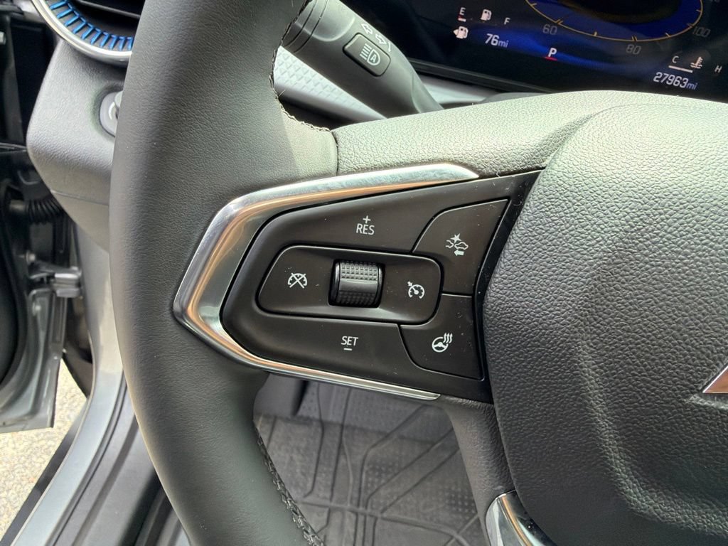 Used 2024 Chevrolet Trax LT w/ Sunroof Package FWD image 18