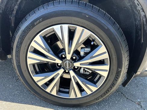 Certified 2023 Nissan Rogue SV FWD image 12