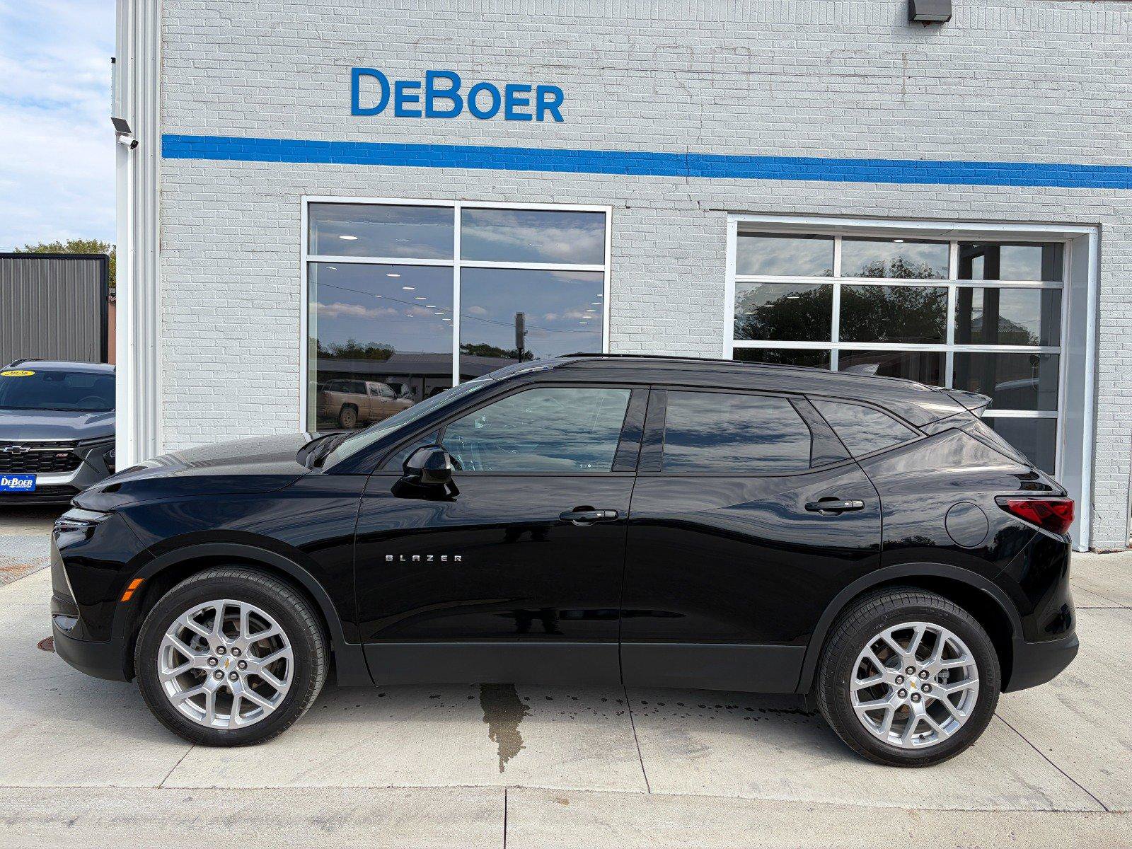 Used 2023 Chevrolet Blazer LT w/ Convenience Package AWD/4WD image 2