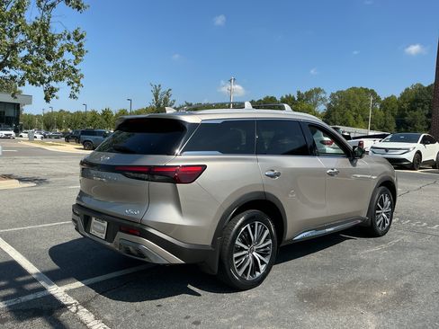 Used 2025 INFINITI QX60 Sensory w/ Vision Package AWD/4WD image 4