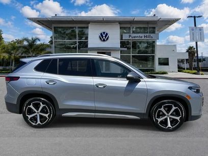 Used 2026 Volkswagen Tiguan SE w/ Panoramic Sunroof Package
