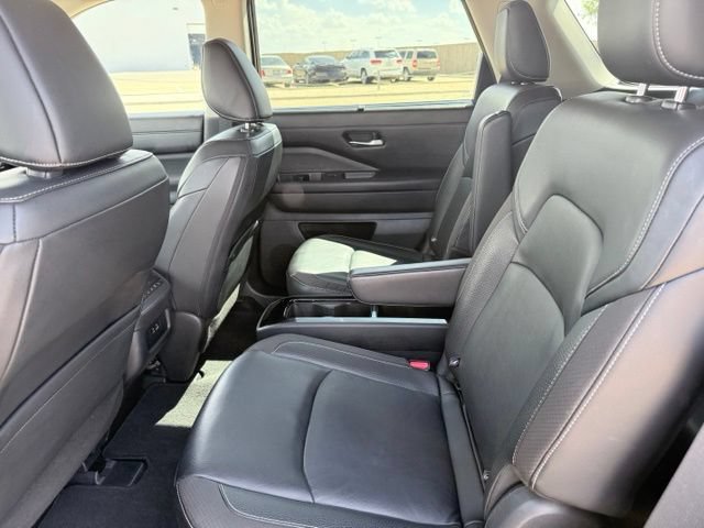 Used 2023 Nissan Pathfinder SL w/ SL Premium Package FWD image 16