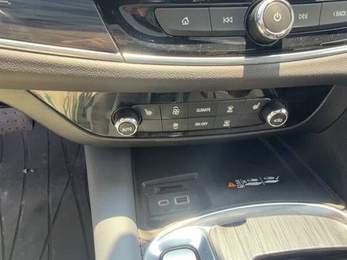 Used 2022 Buick Enclave Essence w/ Experience Buick Package AWD/4WD image 17