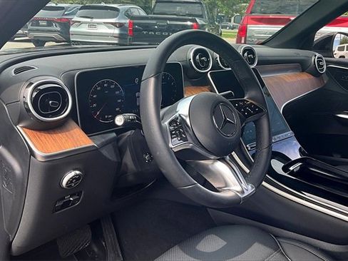 New 2025 Mercedes-Benz GLC 300 4MATIC image 5