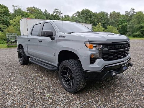 Used 2024 Chevrolet Silverado 1500 Custom Trail Boss w/ Dark Appearance Package AWD/4WD image 3