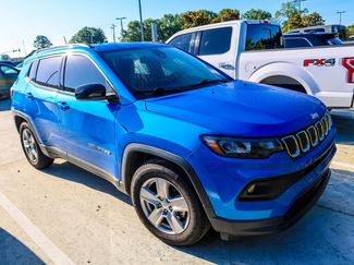 Used 2022 Jeep Compass Latitude FWD video 2