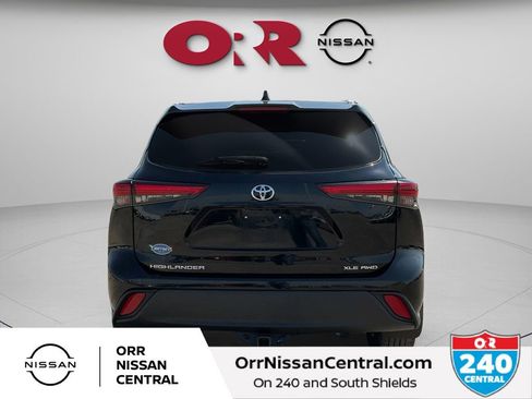 Used 2022 Toyota Highlander XLE AWD/4WD image 6
