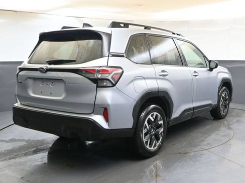 Used 2025 Subaru Forester Premium AWD/4WD image 5