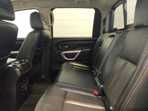 Used 2019 Nissan Titan SV w/ SV Convenience Package AWD/4WD image 18