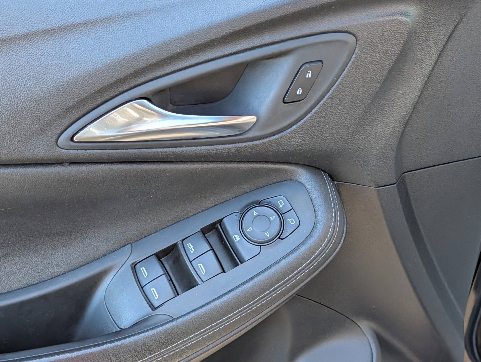 Used 2024 Buick Encore GX Preferred FWD image 27