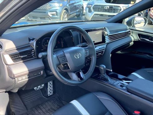 Used 2025 Toyota Camry SE image 17