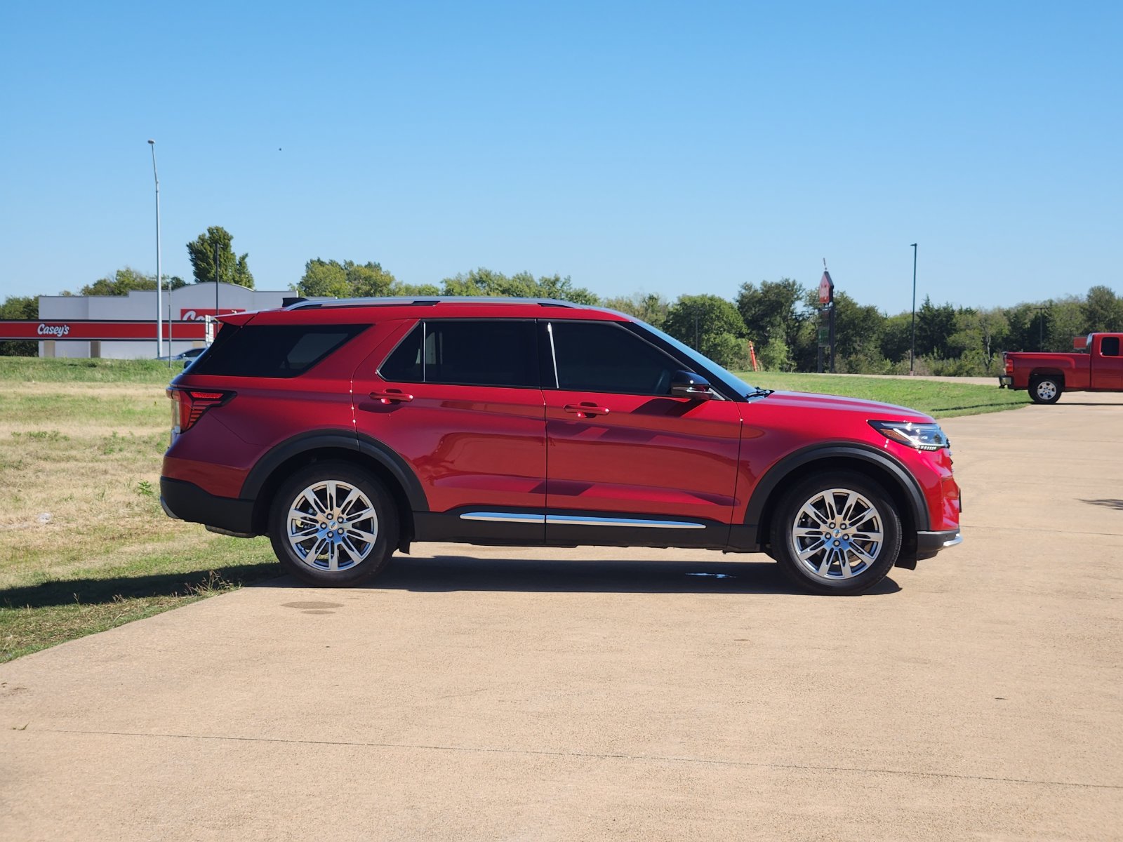 Used 2026 Ford Explorer Platinum RWD image 7
