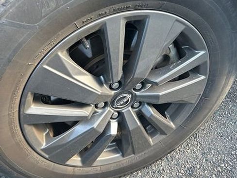 Used 2022 Nissan Pathfinder SV w/ SV Black Package image 2