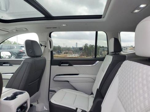 New 2026 GMC Acadia Denali w/ Super Cruise Package image 9