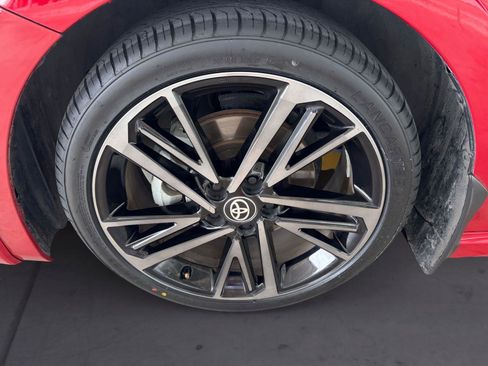 Used 2025 Toyota Camry XSE FWD image 14