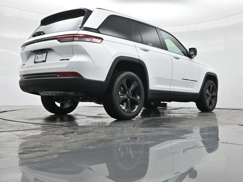 New 2025 Jeep Grand Cherokee Limited w/ Black Appearance Package image 46