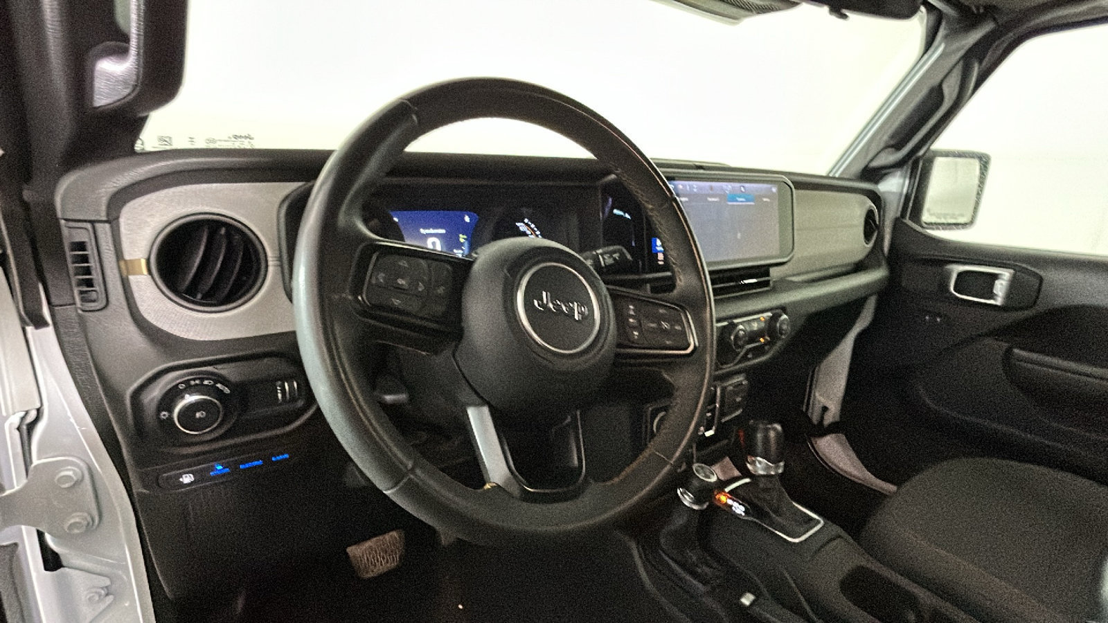 Used 2024 Jeep Wrangler Unlimited AWD/4WD image 15