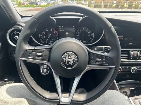 Used 2018 Alfa Romeo Giulia AWD image 43